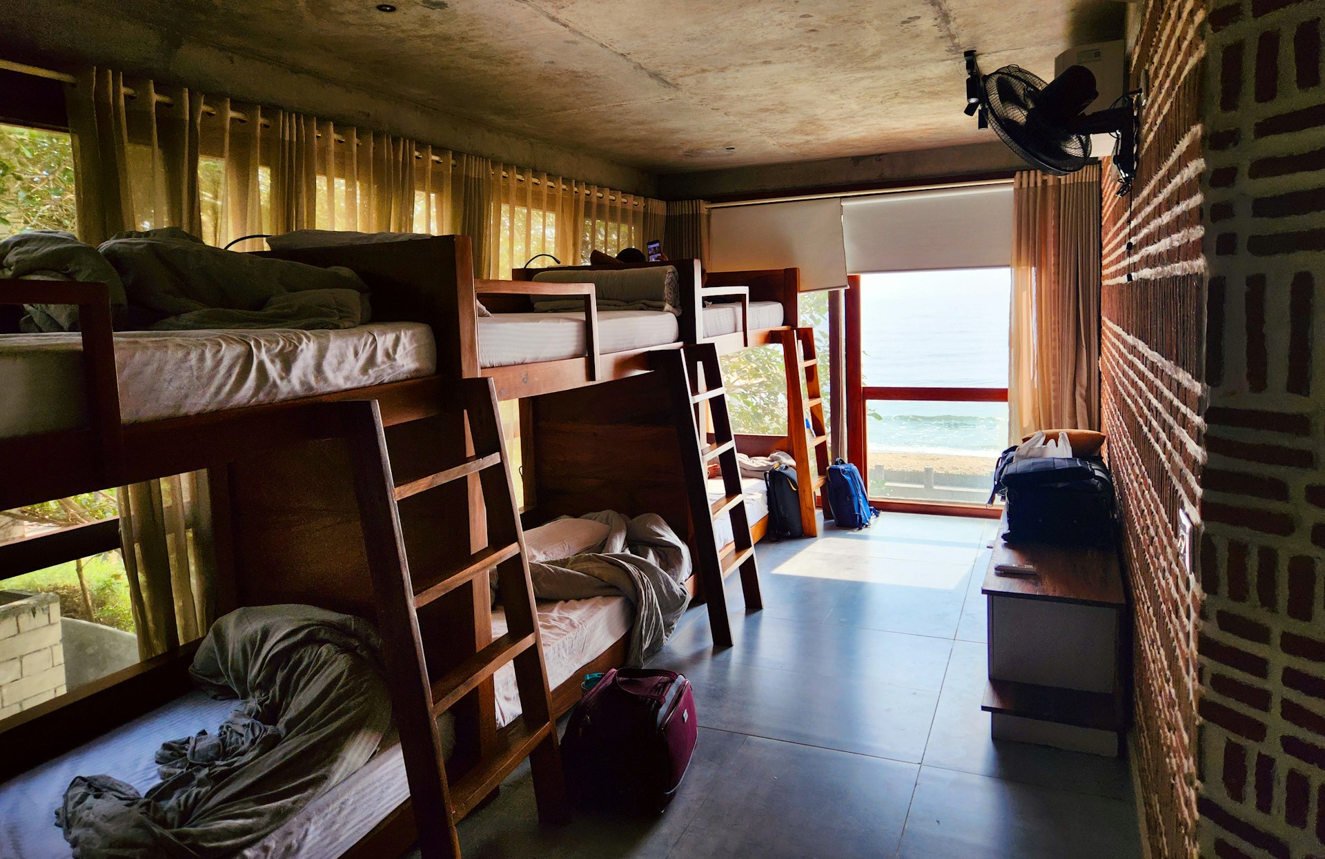 Nếu có nhu cầu tìm phòng dorm tại quận Hai Bà Trưng, Hà Nội, bạn có thể tham khảo OnlyPlants Home có địa chỉ: 47 ngách 122/11 Vĩnh Tuy, quận Hai Bà Trưng, tp. Hà Nội. Hotline: Mr.Long - 037.930.7373