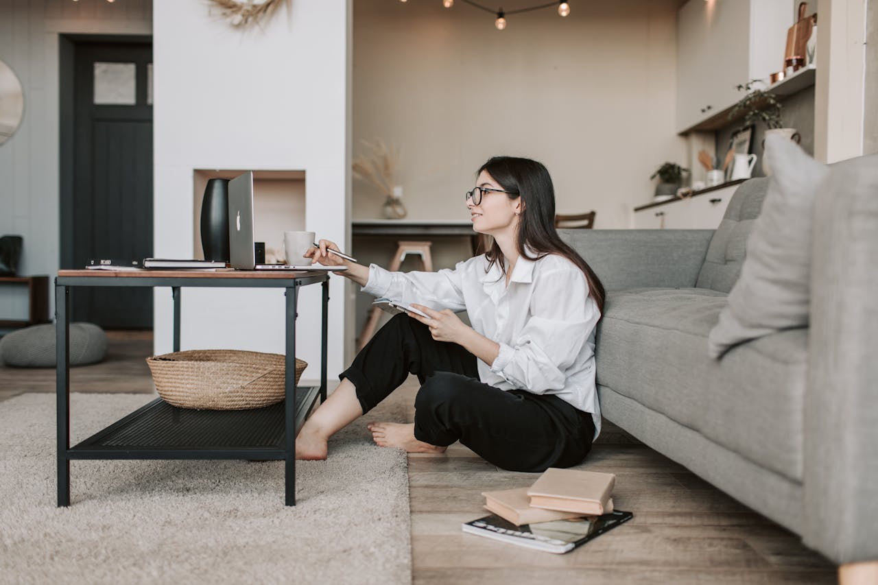 Việc chuẩn bị đầy đủ các đồ dùng cần thiết khi ở ký túc xá sẽ giúp cuộc sống của bạn trở nên dễ dàng và tiện nghi hơn - OnlyPlants Home